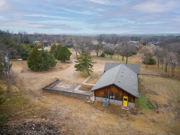 $204,900 | 1902 Winfield Avenue, Winfield, KS 67156