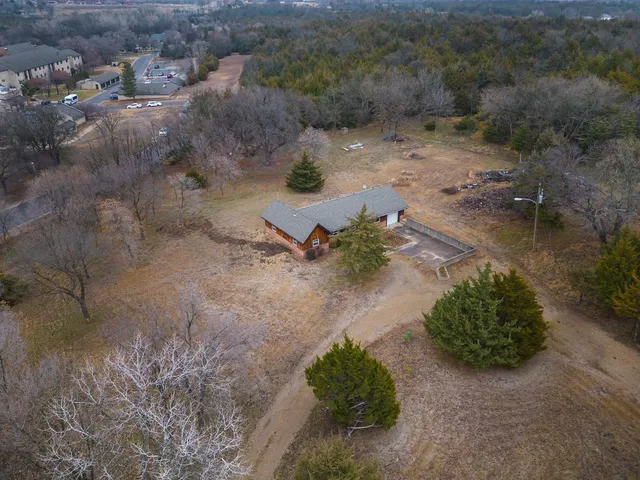 $204,900 | 1902 Winfield Avenue, Winfield, KS 67156