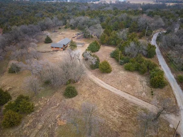 $204,900 | 1902 Winfield Avenue, Winfield, KS 67156