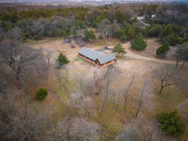 $204,900 | 1902 Winfield Avenue, Winfield, KS 67156