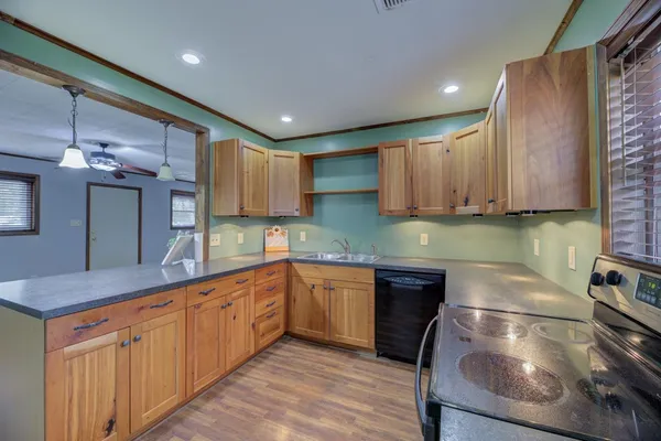 $204,900 | 1902 Winfield Avenue, Winfield, KS 67156