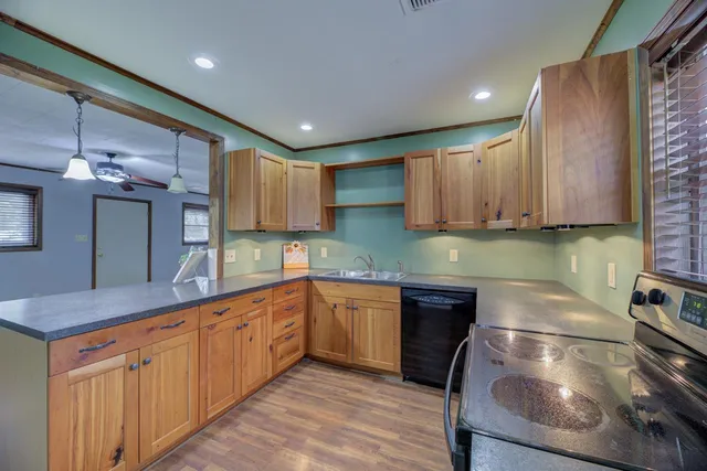 $204,900 | 1902 Winfield Avenue, Winfield, KS 67156