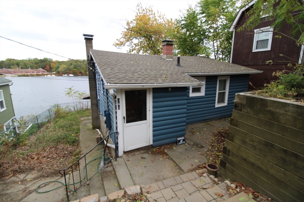 340 Lake Avenue Worcester, MA 01604 - Photo 1 of 37 a front view of a house with garden