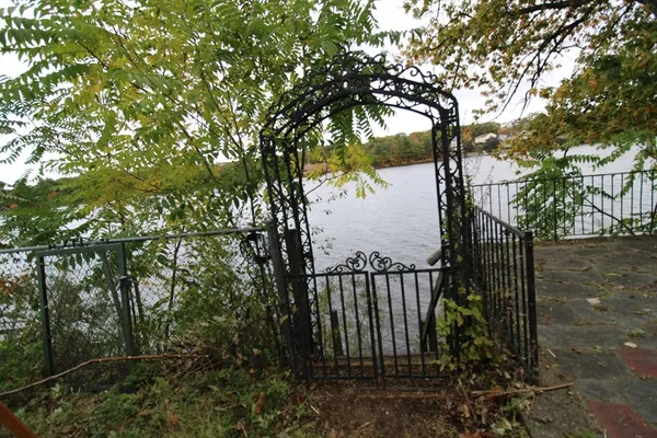 $453,500 | 340 Lake Avenue, Worcester, MA 01604