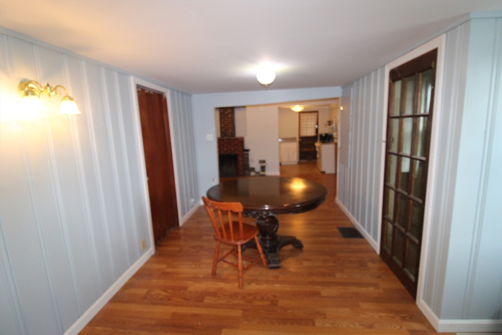 340 Lake Avenue Worcester, MA 01604 - Photo 21 of 37 a workspace with furniture and window