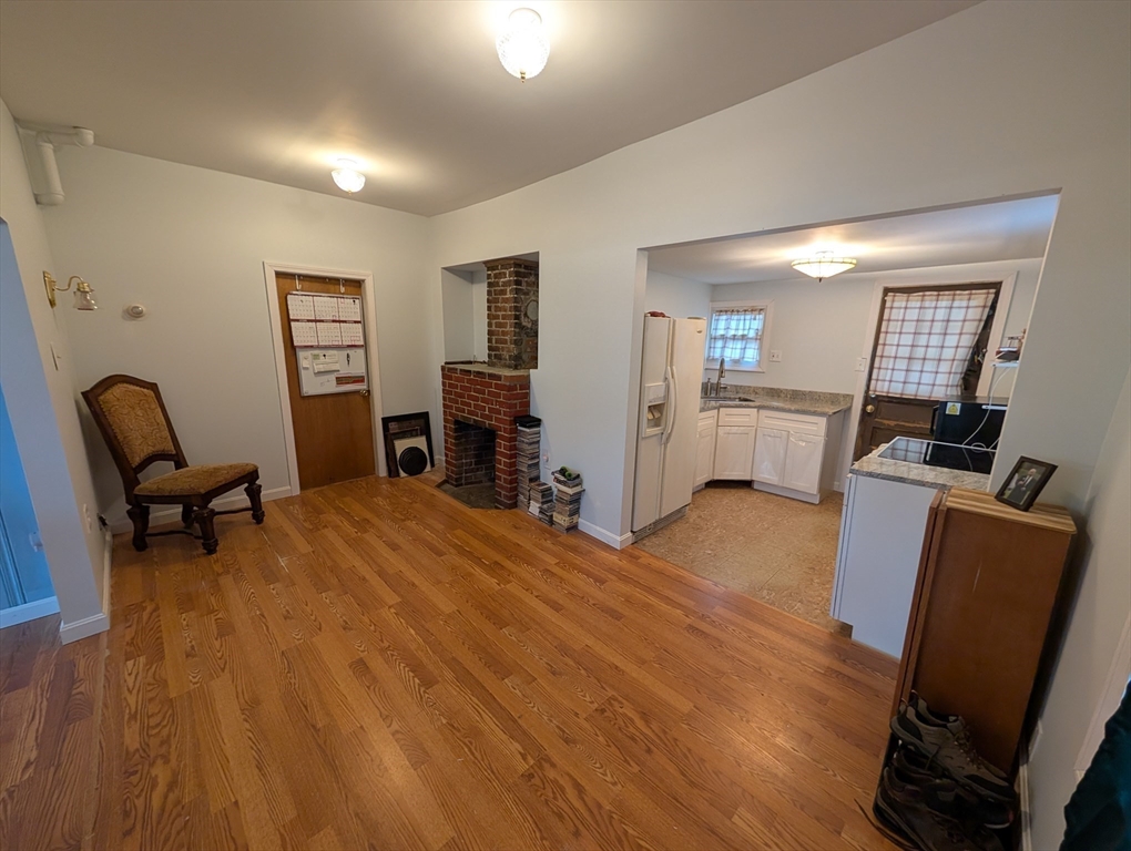 340 Lake Avenue Worcester, MA 01604 - Photo 25 of 37 a bedroom with furniture and a window