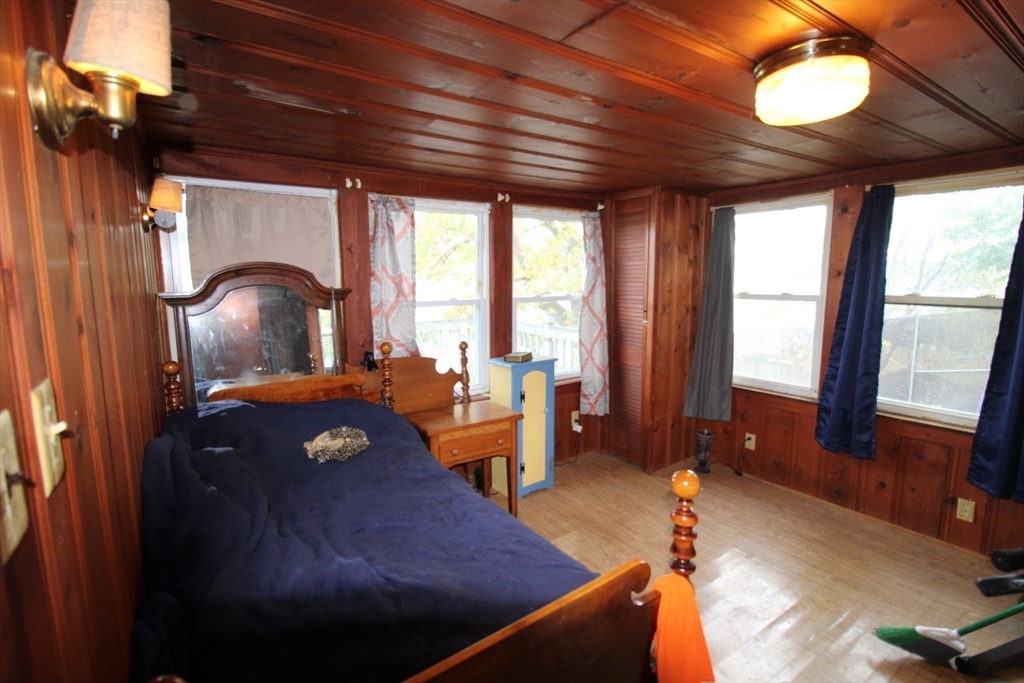 340 Lake Avenue Worcester, MA 01604 - Photo 26 of 37 a bedroom with furniture and a large window