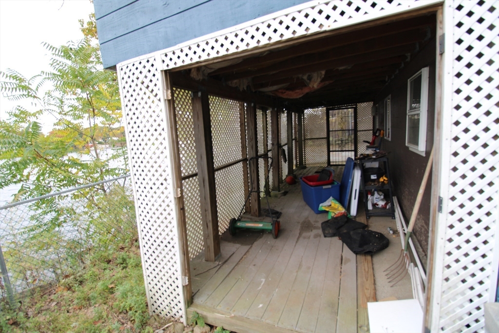 340 Lake Avenue Worcester, MA 01604 - Photo 8 of 37 a view of entryway with wooden floor