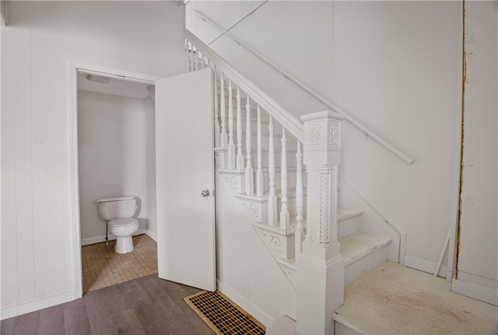 906 1st Street McKees Rocks, PA 15136 - Photo 4 of 37
