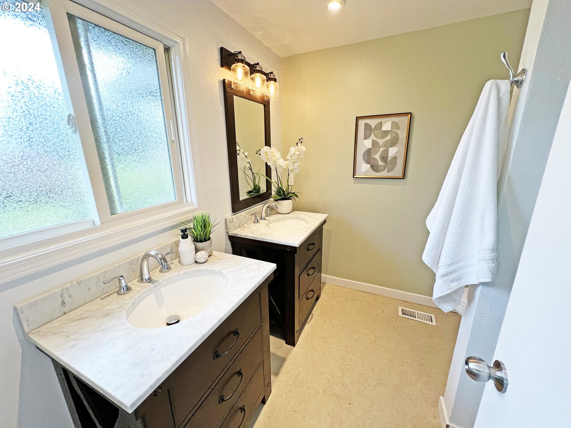 6885 South Anderson Road Aurora, OR 97002 - Photo 16 of 38 Gallery Image 16