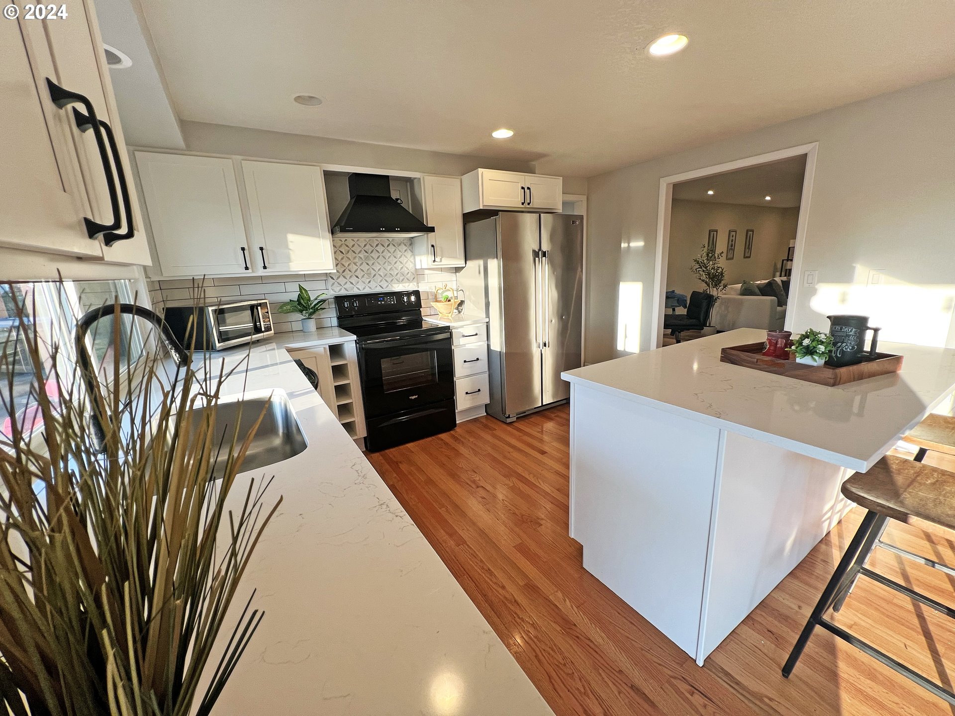 6885 South Anderson Road Aurora, OR 97002 - Photo 8 of 38 Gallery Image 8