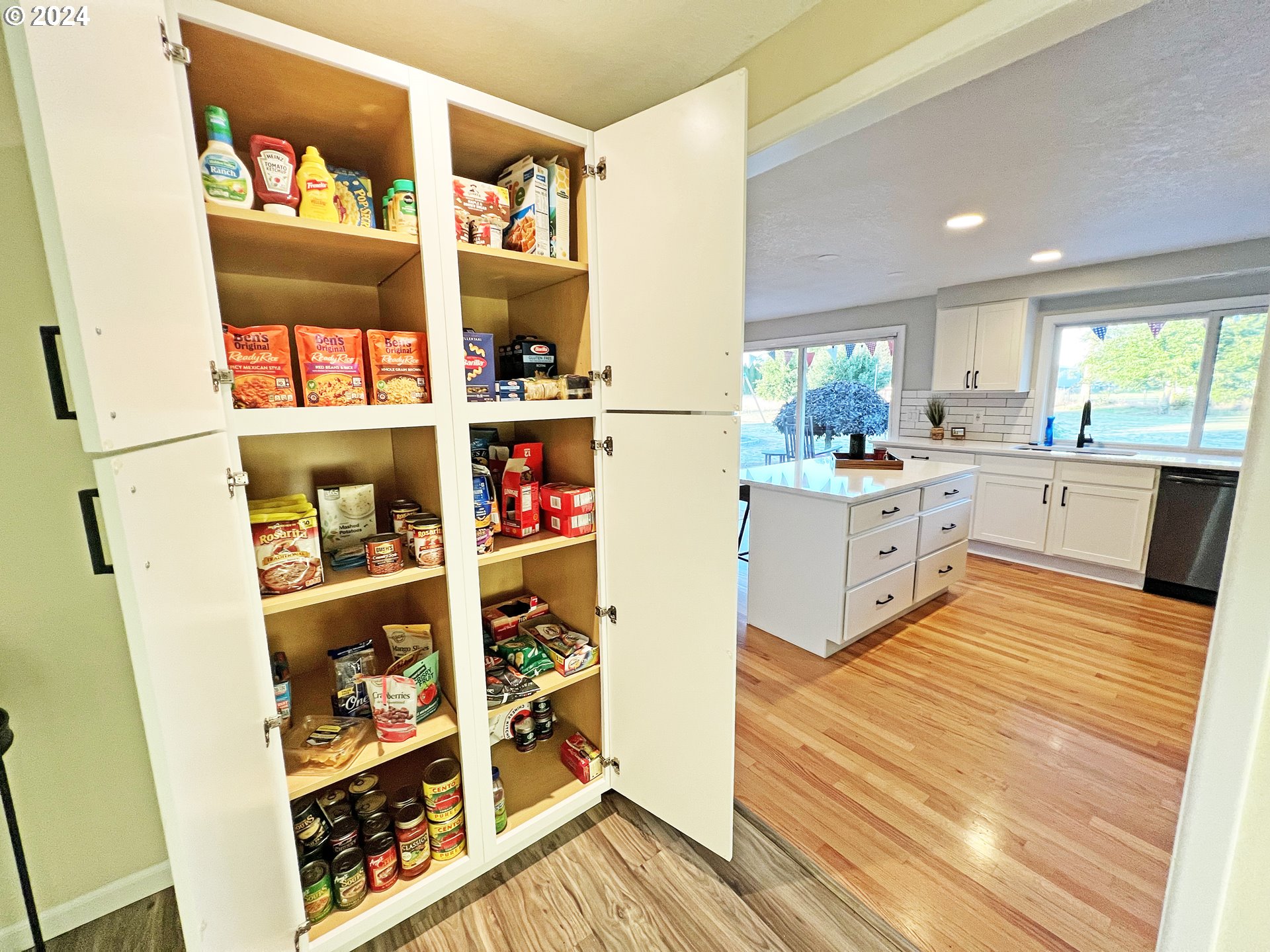 6885 South Anderson Road Aurora, OR 97002 - Photo 10 of 38 Gallery Image 10