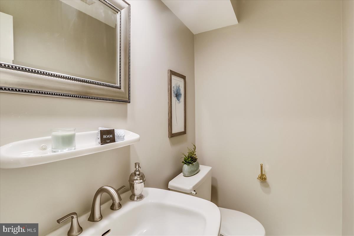 9801 Brookford Road Potomac, MD 20854 - Photo 15 of 82 Powder room