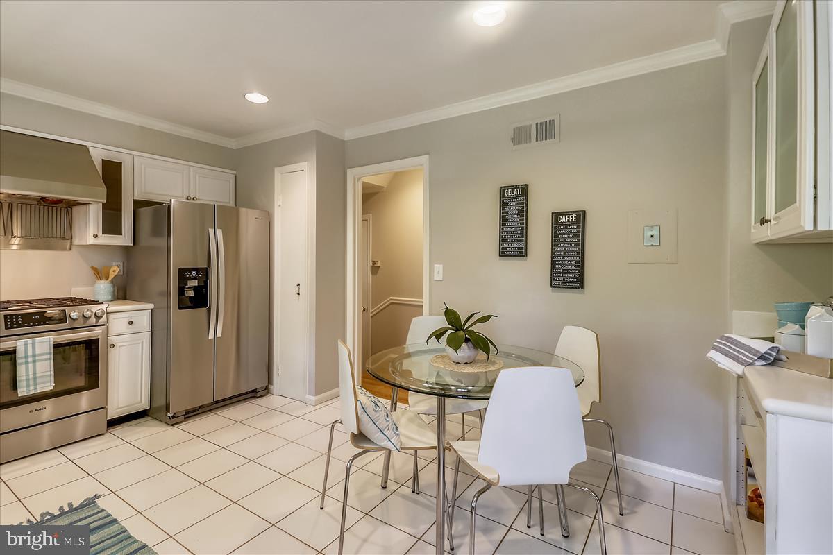 9801 Brookford Road Potomac, MD 20854 - Photo 17 of 82 Kitchen