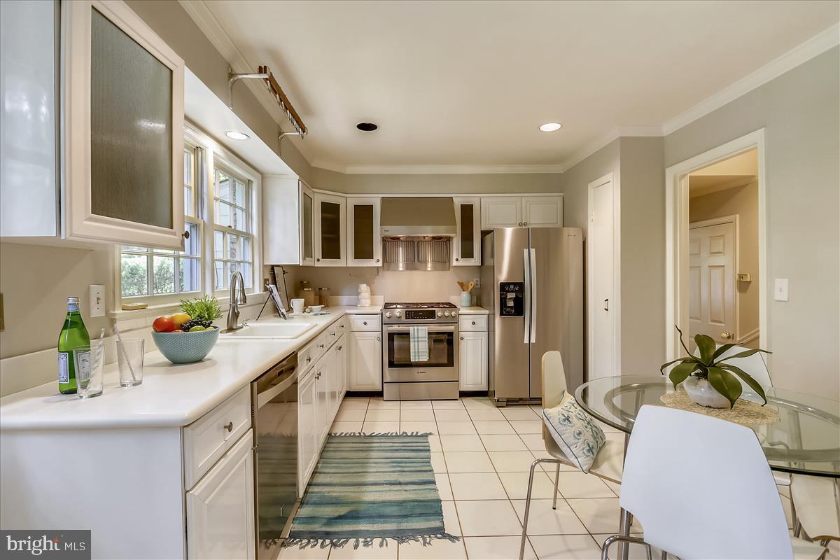 9801 Brookford Road Potomac, MD 20854 - Photo 19 of 82 Kitchen