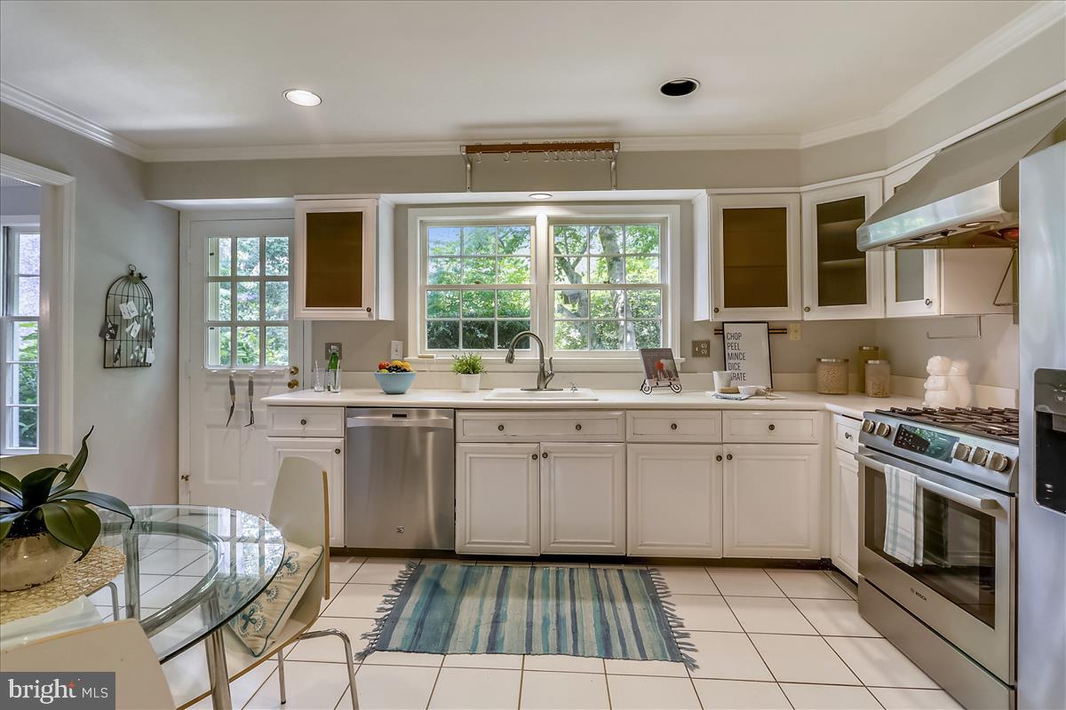9801 Brookford Road Potomac, MD 20854 - Photo 20 of 82 Kitchen