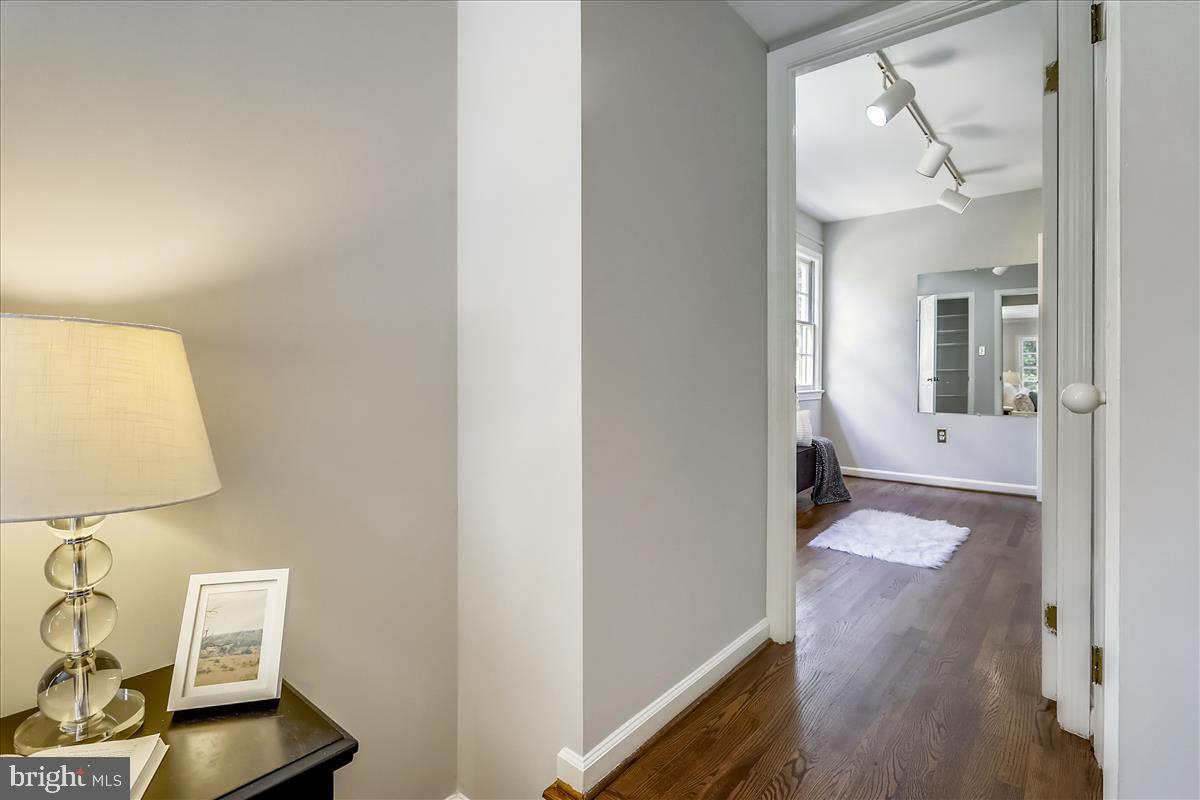 9801 Brookford Road Potomac, MD 20854 - Photo 26 of 82 Owner's suite