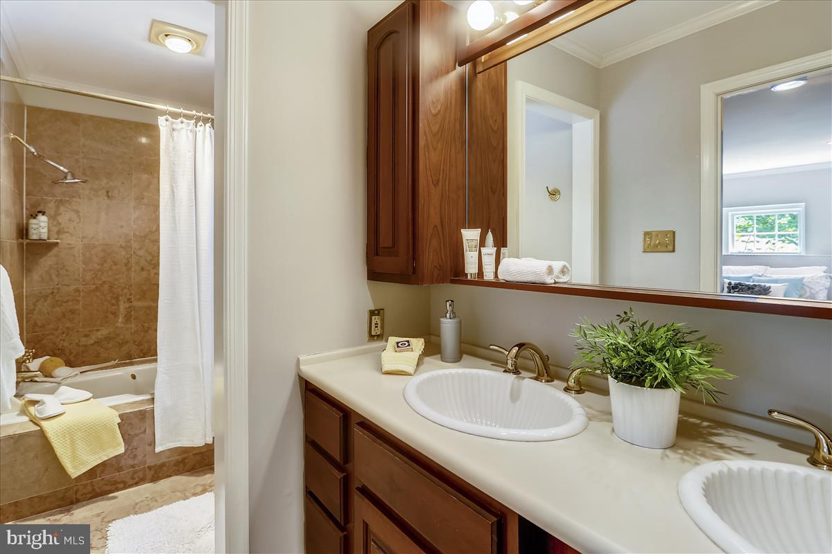 9801 Brookford Road Potomac, MD 20854 - Photo 29 of 82 MB bathroom