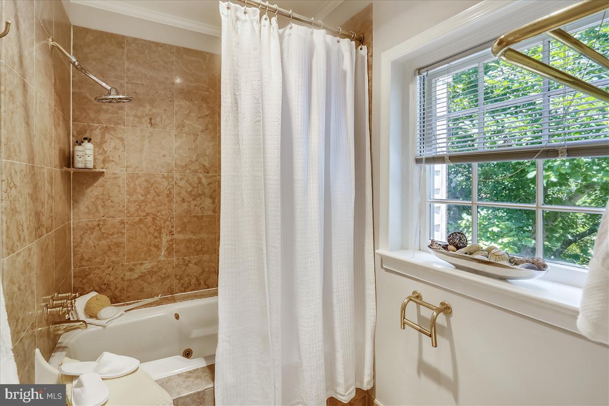 9801 Brookford Road Potomac, MD 20854 - Photo 31 of 82 MB bathroom