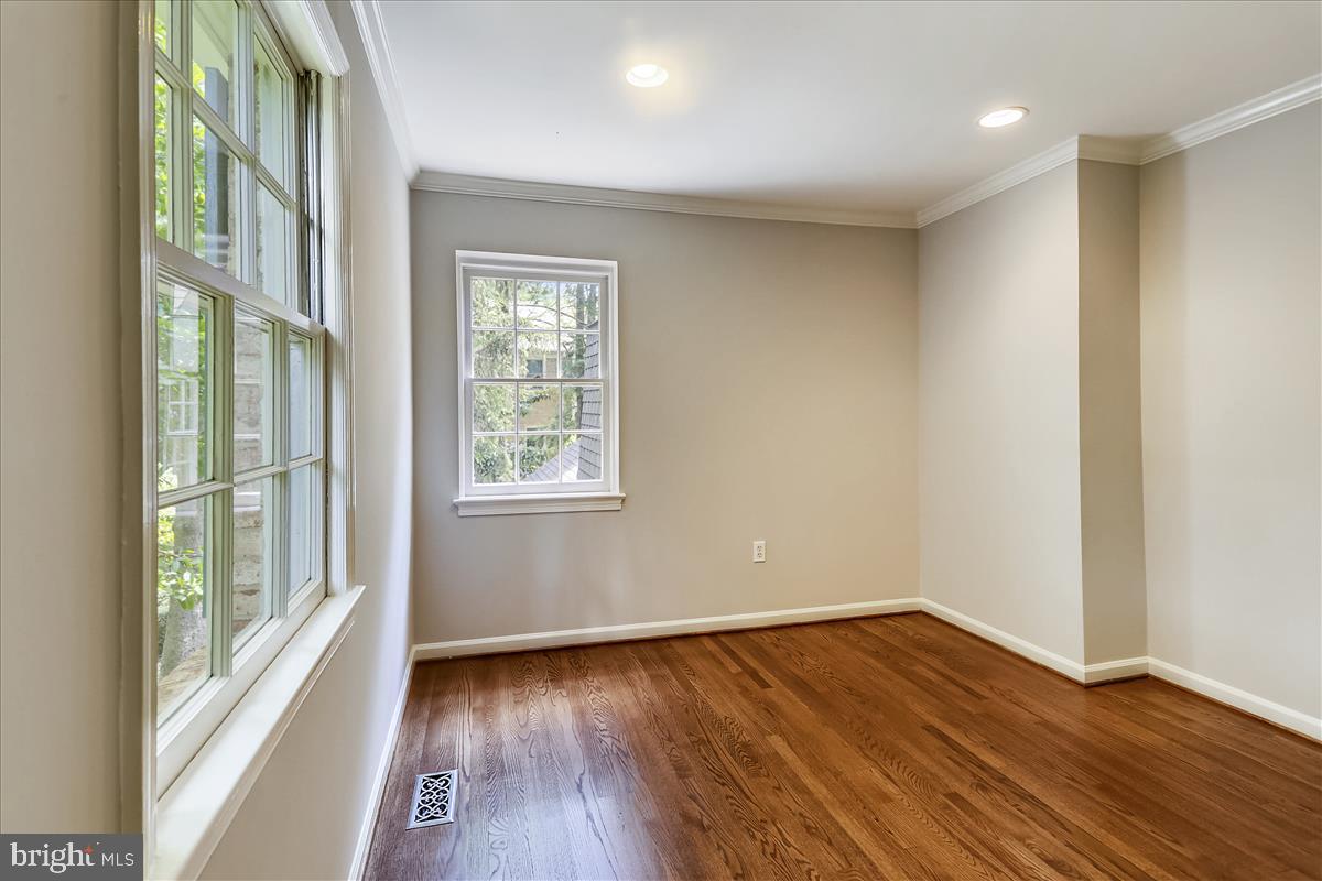 9801 Brookford Road Potomac, MD 20854 - Photo 35 of 82 Bedroom