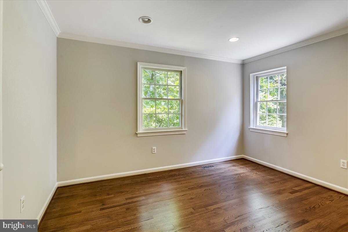 9801 Brookford Road Potomac, MD 20854 - Photo 37 of 82 Bedroom