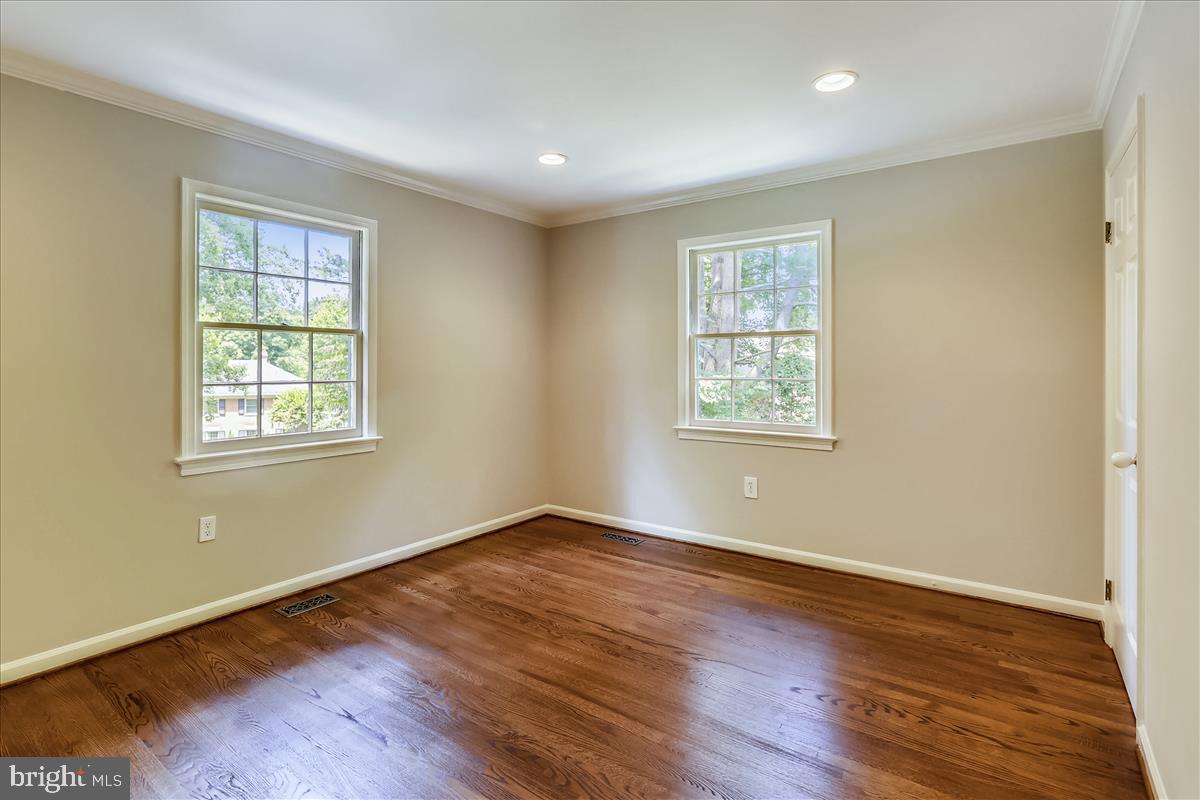 9801 Brookford Road Potomac, MD 20854 - Photo 38 of 82 Bedroom