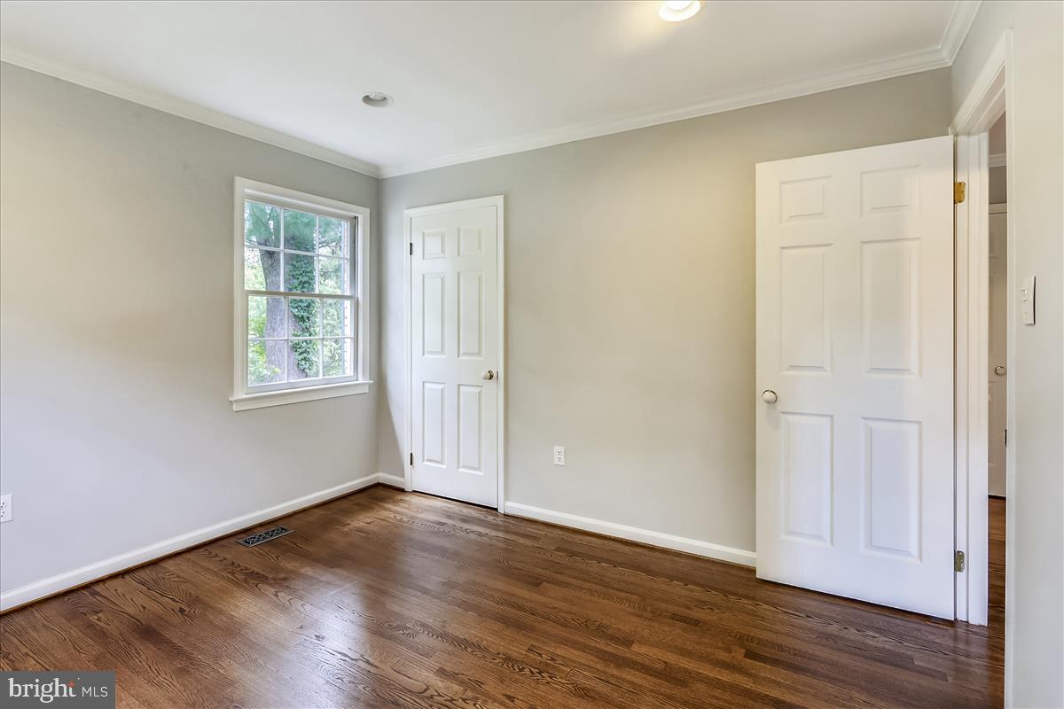 9801 Brookford Road Potomac, MD 20854 - Photo 40 of 82 Bedroom