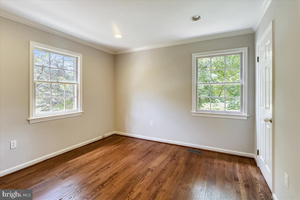 9801 Brookford Road Potomac, MD 20854 - Photo 42 of 82 Bedroom