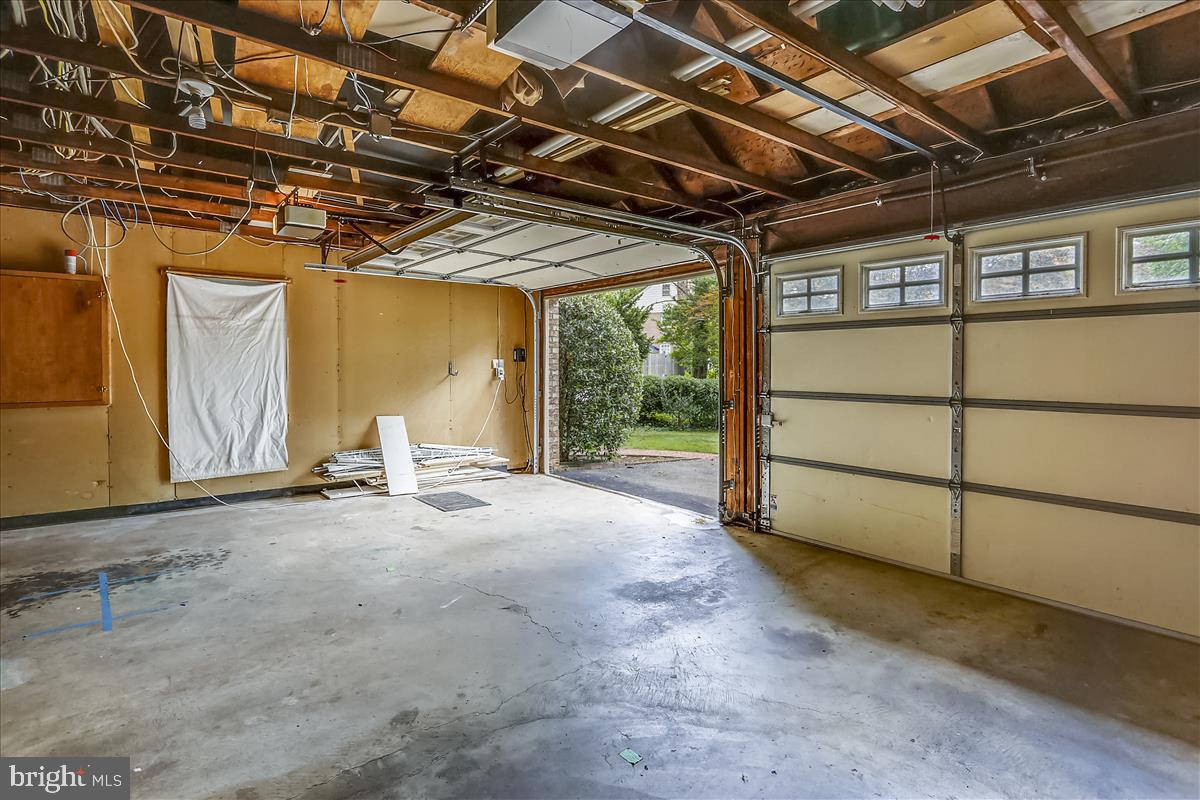 9801 Brookford Road Potomac, MD 20854 - Photo 59 of 82 Garage