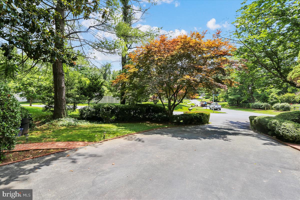9801 Brookford Road Potomac, MD 20854 - Photo 66 of 82 Front