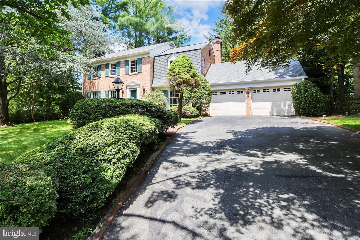 9801 Brookford Road Potomac, MD 20854 - Photo 67 of 82 Driveway