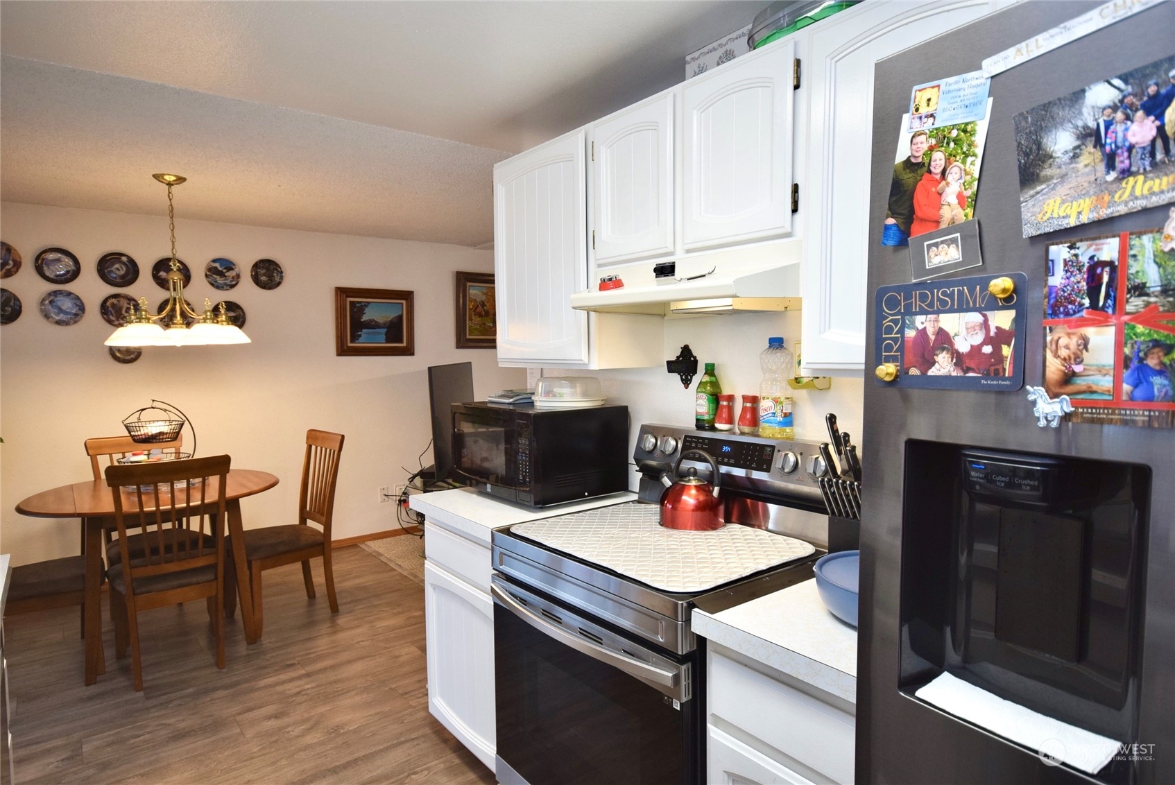 52 Juniper Mobile Estate Sequim, WA 98382 - Photo 11 of 21 a kitchen with a dining table and chairs