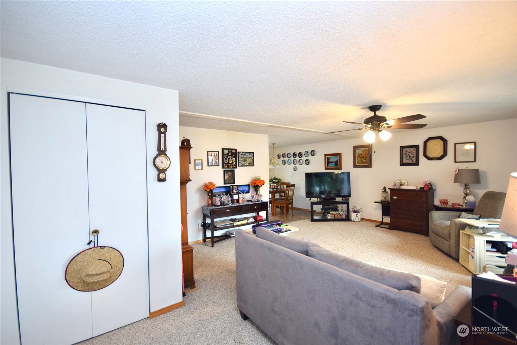 52 Juniper Mobile Estate Sequim, WA 98382 - Photo 6 of 21 a living room with furniture and a flat screen tv