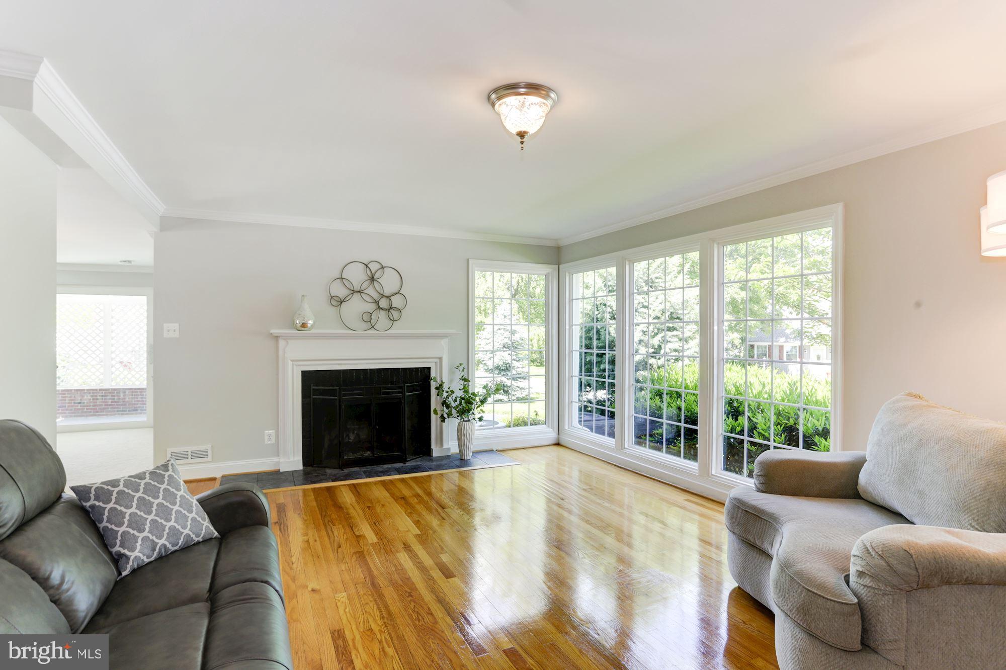 1807 Rushley Road Baltimore, MD 21234 - Photo 8 of 68 Living Room