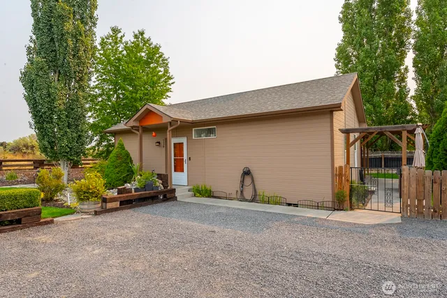 a view of a house with a yard and plants