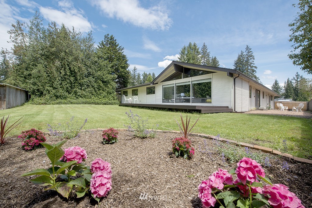 14413 157th Place Southeast Renton, WA 98059 - Photo 27 of 29 a view of a house with a garden