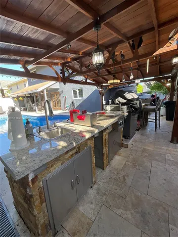 a view of livingroom with furniture