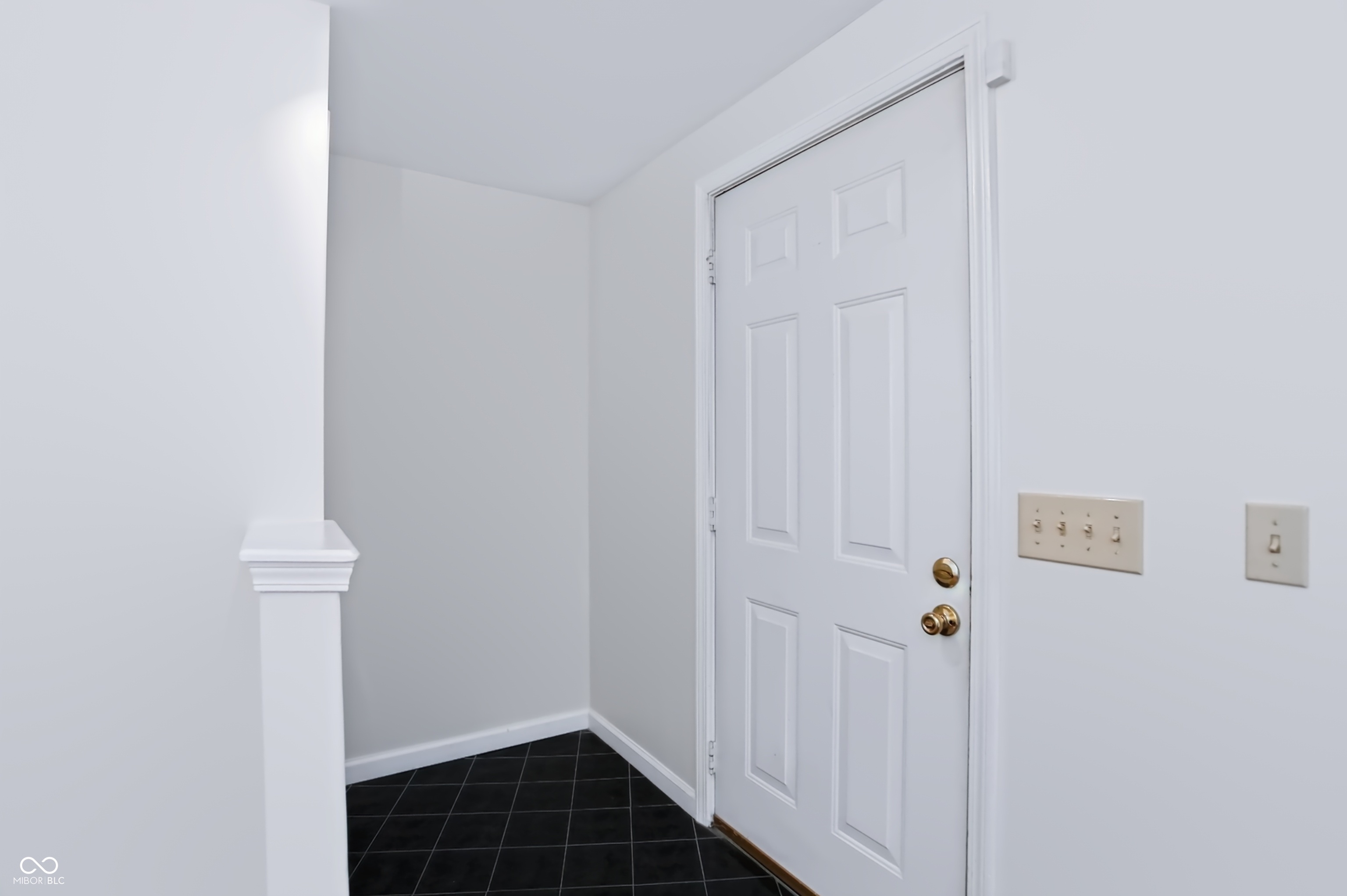 1186 Madrid Road Greenwood, IN 46143 - Photo 4 of 53