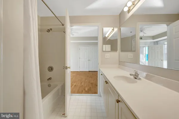 a view of a fountain in front of a house with a fountain
