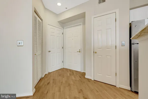 a view of empty room with washer and dryer