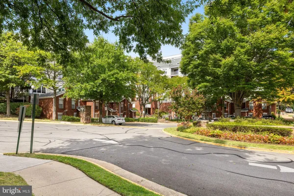 $479,000 | 1625 International Drive, Unit 421, McLean, VA 22102