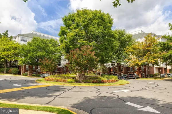 $479,000 | 1625 International Drive, Unit 421, McLean, VA 22102