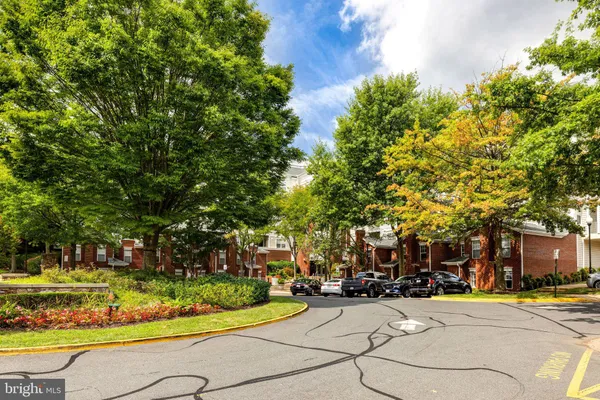 $479,000 | 1625 International Drive, Unit 421, McLean, VA 22102