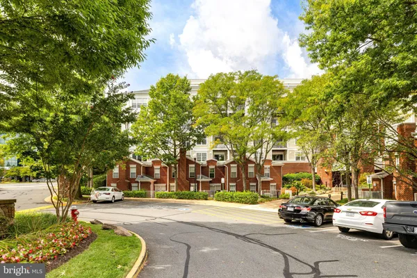 $479,000 | 1625 International Drive, Unit 421, McLean, VA 22102