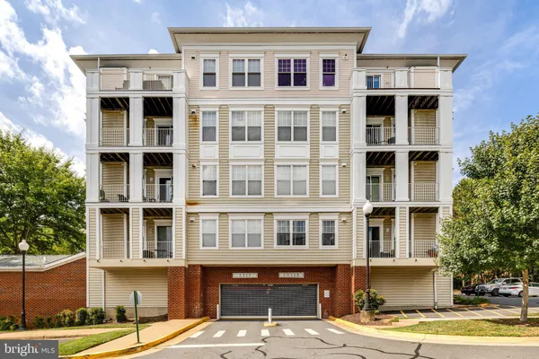 $479,000 | 1625 International Drive, Unit 421, McLean, VA 22102