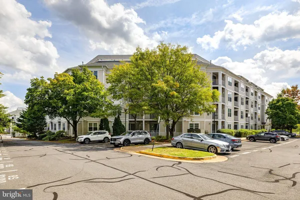 $479,000 | 1625 International Drive, Unit 421, McLean, VA 22102