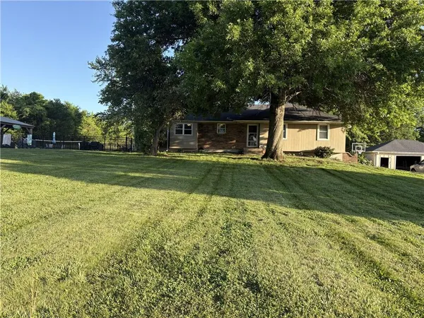 $400,000 | 3964 Milam Road, Bates City, MO 64011