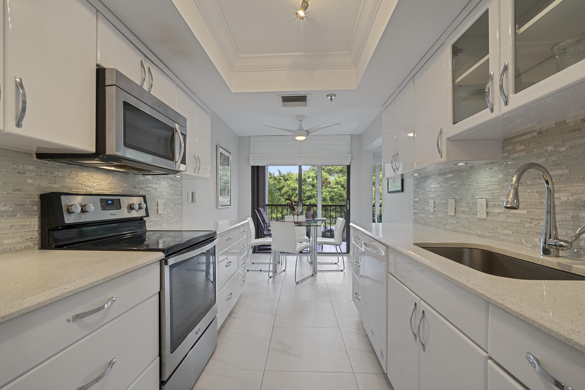 20080 Boca W Drive, Unit 447 Boca Raton, FL 33434 - Photo 7 of 110 Kitchen w/ Eat-in Breakfast Area