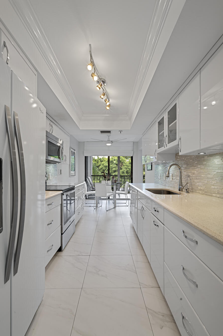 20080 Boca W Drive, Unit 447 Boca Raton, FL 33434 - Photo 9 of 110 Kitchen