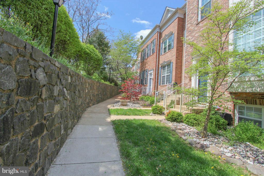 6035 Riddle Walk Alexandria, VA 22312 - Photo 2 of 30 Exterior (Front)